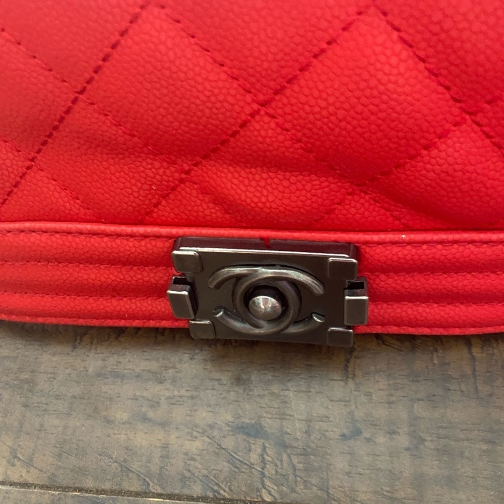 Red Quilted Crossbody Shoulder bag - Picture 4 of 16
